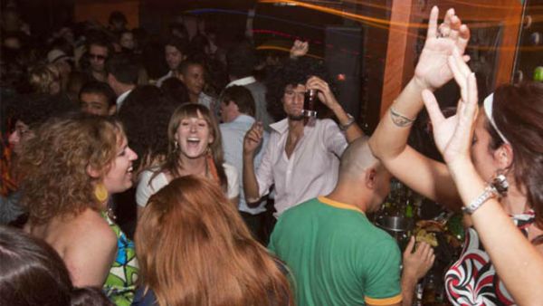 Peeps partyin' in Cairo!