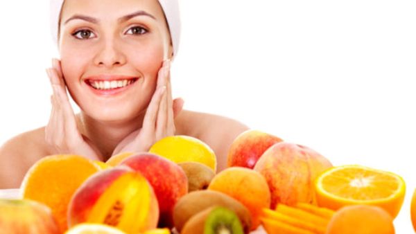 لبشرة أكثر نضارة استبدلي مستحضرات التجميل بالفاكهة والخضروات