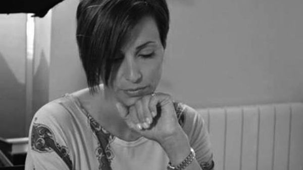 Farah is one sad daughter as she says goodbye to her deceased dad. (Image: Facebook)