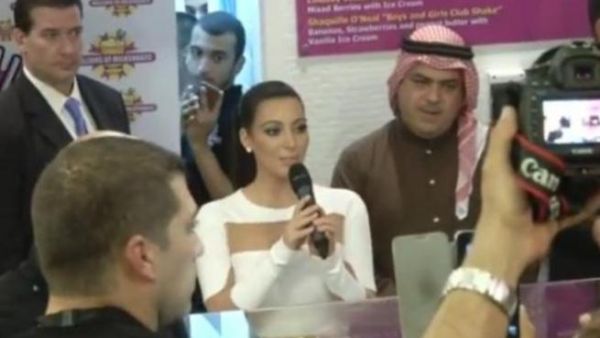 نجمة المجتمع كيم كاردشيان في الكويت