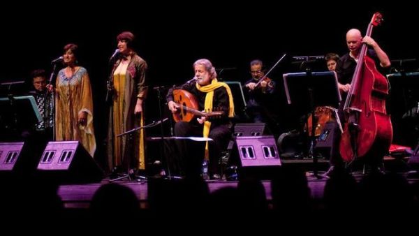 Marcel Khalife kicks it on the oud in London (Photo courtesy of Facebook/Muthanna Al-Qadi)