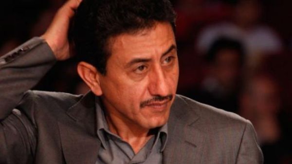 Nasser al Qasabi scratches his head, deciding to buzz or not to buzz!