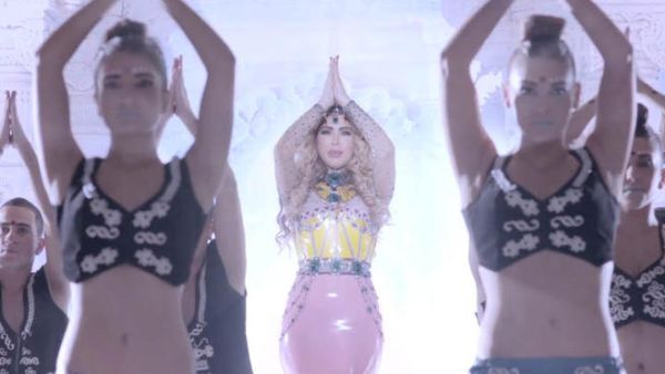 Nawal makes it to the top of the pile with 'Gharibi Hal Denyi' (Strange World)
