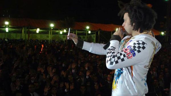 Abd Elfattah Grini greets his audience in Alexandria (Image: Facebook)
