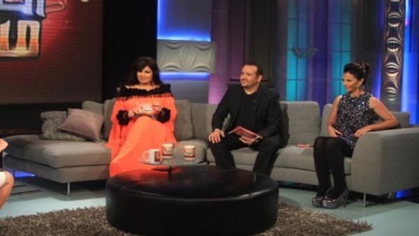 المقدمة سلمى الدالي والفنان هشام عباس والفنانة فيفي عبده من برنامج احلى مسا