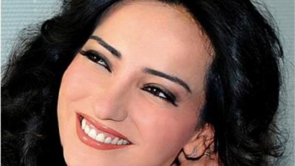 الفنانة السورية امل عرفة