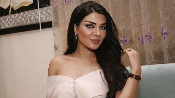 الفنانة الكويتية امل العوضي