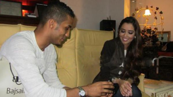 خطوبة اللاعب نايف هزازي والمطربة بلقيس
