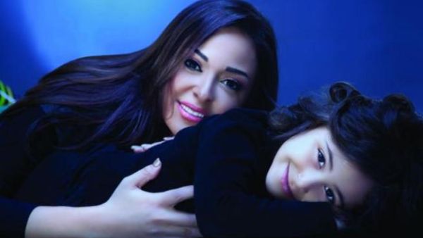الفنانة داليا البحيري مع ابنتها قسمت