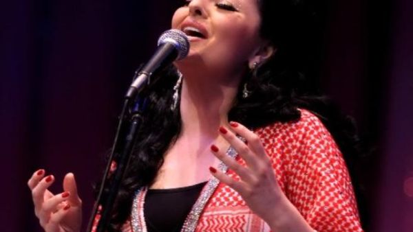 الفنانة ديانا كرزون
