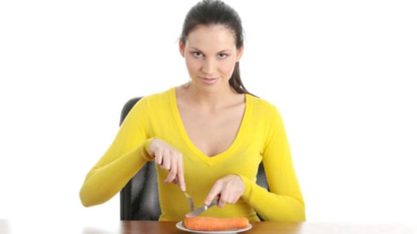 4 قواعد أساسية لاتباع حميَة غذائية دون إزعاجٍ الآخرين