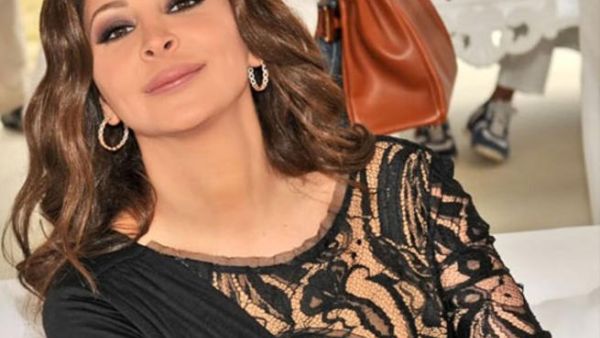 الفنانة اللبنانية إليسا