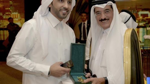 الفنان فهد الكبيسي أثناء حفل تكريمه 
