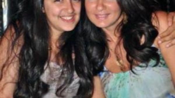 Ghada Adel pictured with her daughter
