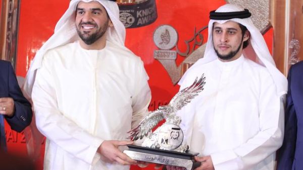 تكريم الفنان "حسين الجسمي" بدرع "أم الدنيا" بمهرجان فرسان الجودة