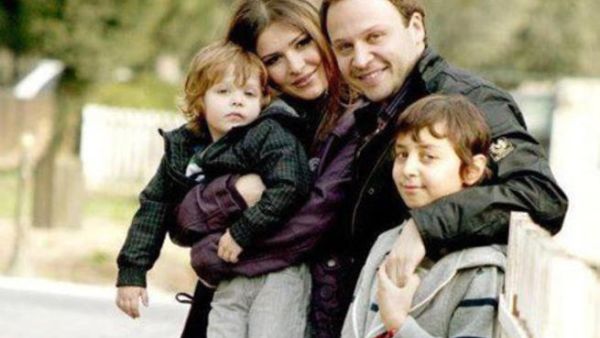 الفنان السوري مكسيم خليل وزوجته سوسن ارشيد وأولادهم