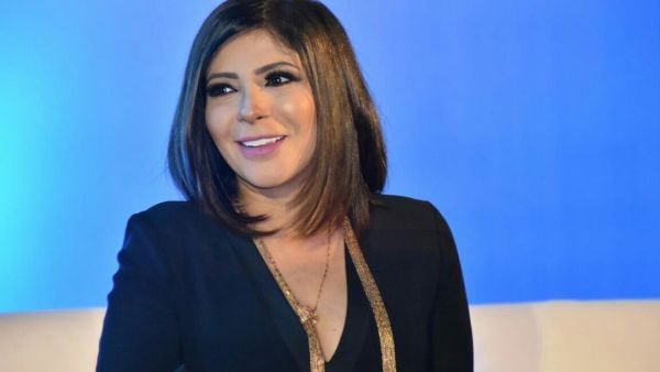الفنانة منى زكي