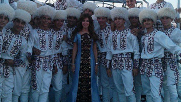 الفنانة نانسي عجرم بالزي التركمانستاني