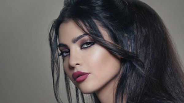 الفنانة قمر
