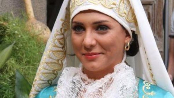 سولاف بـ «الملاية» في «ياسمين عتيق»