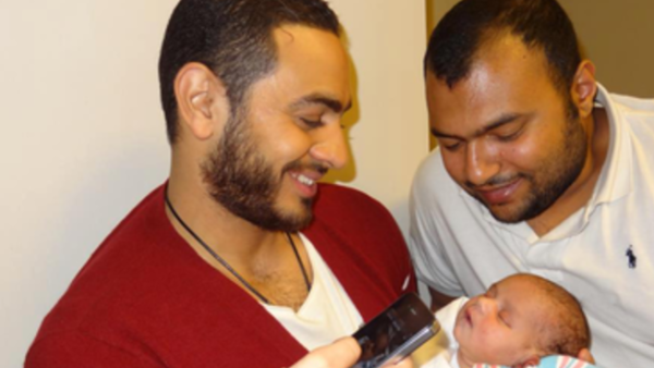 الفنان تامر حسني وابنته "تاليه"