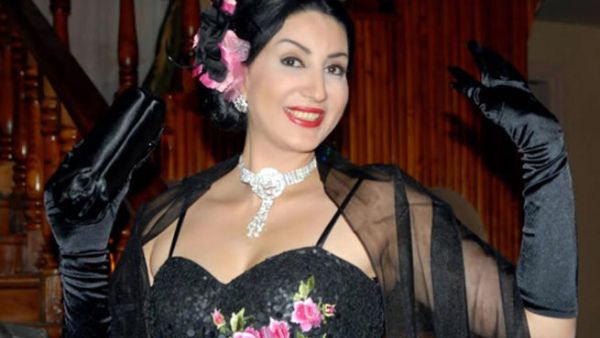 الفنانة وفاء عامر