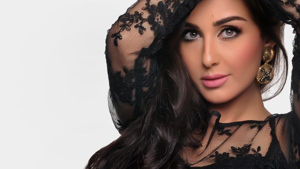 الإعلامية المغربية وئام الدحماني