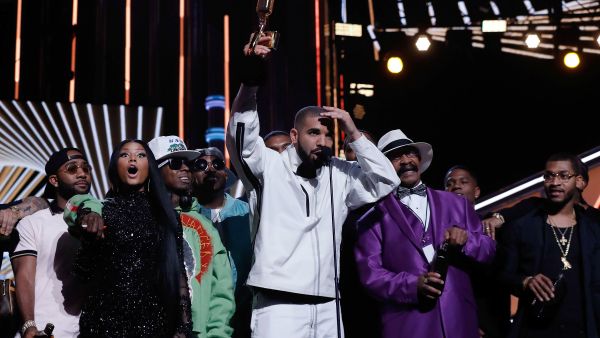 Drake won big at the Billboard Music Awards last night. (Isaac Brekken / GETTY IMAGES NORTH AMERICA / AFP)
