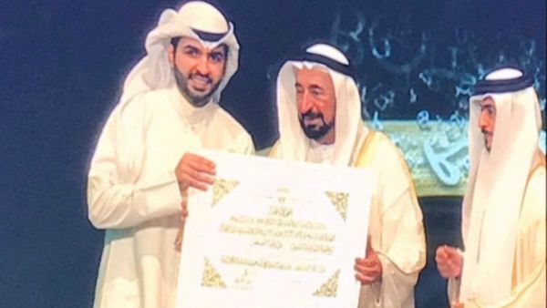 Author Abdullah al-Busais appeared happy to win the prize. Congratulations! (Twitter / faseeh_club)