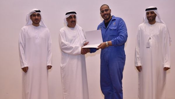 خلال تخريج الدفعة الأولى من المواهب الإماراتية التي شاركت في برنامج مركز التفوق للأبحاث التطبيقية والتدريب "سيرت" - كليات التقنية العليا. خلال تخريج الدفعة الأولى من المواهب الإماراتية التي شاركت في برنامج مركز التفوق للأبحاث التطبيقية والتدريب "سيرت" - كليات التقنية العليا.