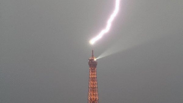 Eiffel Tower was captured hit by lightning. (Twitter)