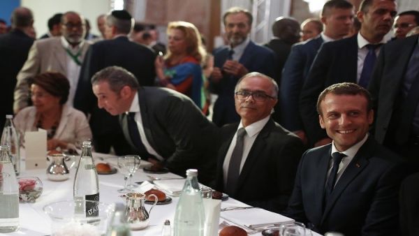الرئيس الفرنسي إيمانويل ماكرون، خلال حفل إفطار في باريس