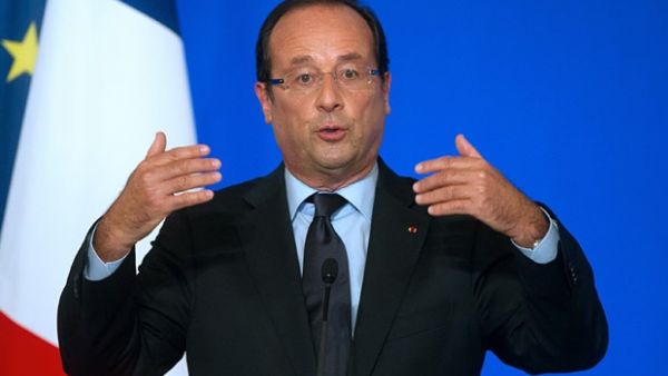 French President Francois Hollande delivers a speech at the end of the weekly cabinet meeting on March 30, 2016 at the Elysee Presidential Palace in Paris. (AFP/Stephane de Sakutin)