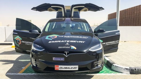 تنطلق قافلة السيارات الكهربائية من أبوظبي في تاريخ 18 يناير الجاري وستعبر صحراء العاصمة وتتابع طريقها إلى سواحل الإمارات الشمالية وصولاً إلى سلسلة جبال عمان، ومروراً بالعاصمة مسقط ومدينة صحار، ثم الاختتام في مدينة دبي المستدامة. 

