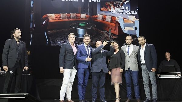 Gulf Craft Team Receiving the Majesty 140 Award