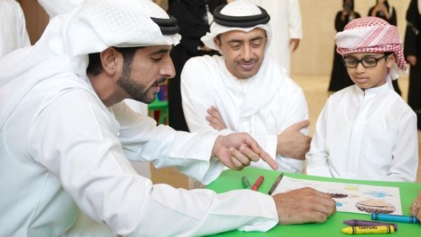 سمو الشيخ عبدالله بن زايد آل نهيان وسمو الشيخ حمدان بن محمد بن راشد خلال ورشة عمل من  الحدث العلمي لمركز محمد بن راشد للفضاء لعام 2017
