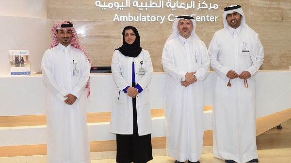الدكتور خالد محمد الجلهم- مدير مركز الرعاية الطبية اليومية، والدكتور خالد الرميحي- رئيس قسم جراحة المسالك البولية، والدكتورة فاطمة المنصوري- رئيس قسم أمراض العيون، والدكتور عبد السلام القحطاني- رئيس قسم الأنف والأذن والحنجرة، في مركز الرعاية الطبية اليومية. الدكتور خالد محمد الجلهم- مدير مركز الرعاية الطبية اليومية، والدكتور خالد الرميحي- رئيس قسم جراحة المسالك البولية، والدكتورة فاطمة المنصوري- رئيس قسم أمراض العيون، والدكتور عبد السلام القحطاني- رئيس قسم الأنف والأذن والحنجرة، في مركز الرعاية الطبية اليومية.