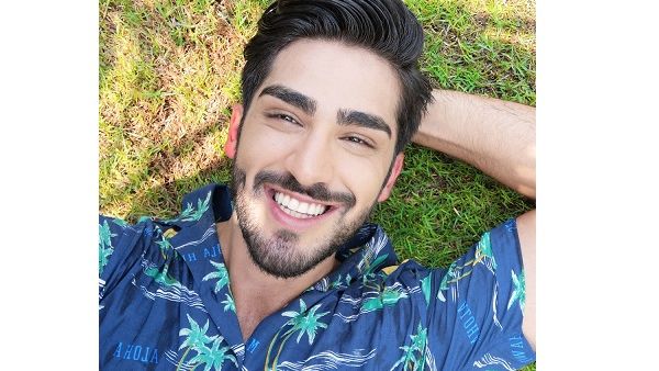 The 24MP front AI-camera of the HUAWEI nova 3 is able to distinguish a human face from the background. The 24MP front AI-camera of the HUAWEI nova 3 is able to distinguish a human face from the background.