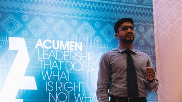 هارون ياسين، أحد خريجي جامعة جورجتاون في قطر (دفعة 2015) هارون ياسين، أحد خريجي جامعة جورجتاون في قطر (دفعة 2015)