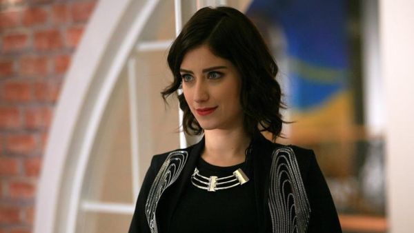 النجمة التركية الشهيرة هازال كايا