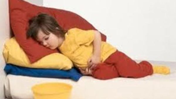 يجب تعويد الطفل على شرب كميات كافية من الماء و السوائل.
