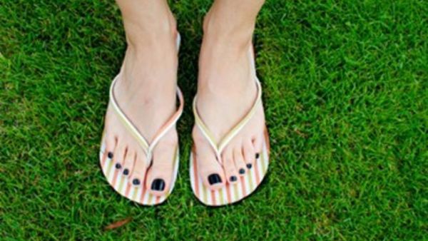 دللي قدميك قبل موسم الصيف 