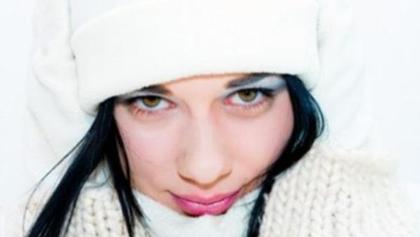 تجنبي كريم الأساس السائل