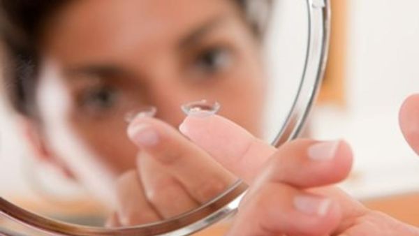 نظارات طبية أم عدسات؟ نظارات طبية أم عدسات؟