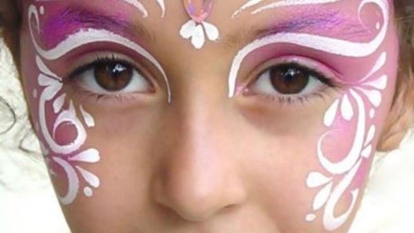 الرسم على الوجه يمكن أن يسبب التسمم بالرصاص