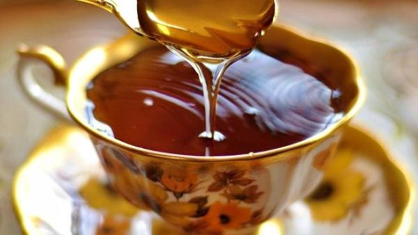 الشاي بالعسل أفضل مشروب لحماية العيون المجهدة 