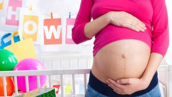 عندما ينزل ماء الجنين قد تشعر المرأة بأنها تحررت من الضغط والثقل