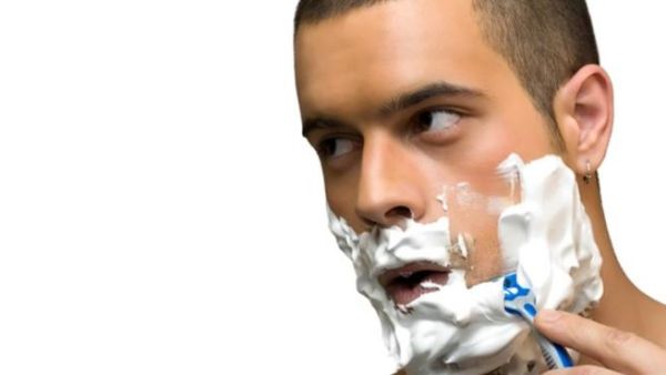 تظهر بثور الحلاقة أو اكياس الشعيرات الملتهبة بعد الحلاقة الخاطئة