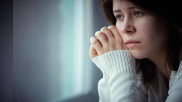 ساعات جلوس النساء الطويلة في المنزل تسبب الاكتئاب. 