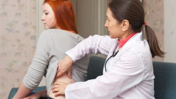 يوصى الاطباء بخفض الوزن وشرب الماء وممارسة النشاط البدني باعتدال